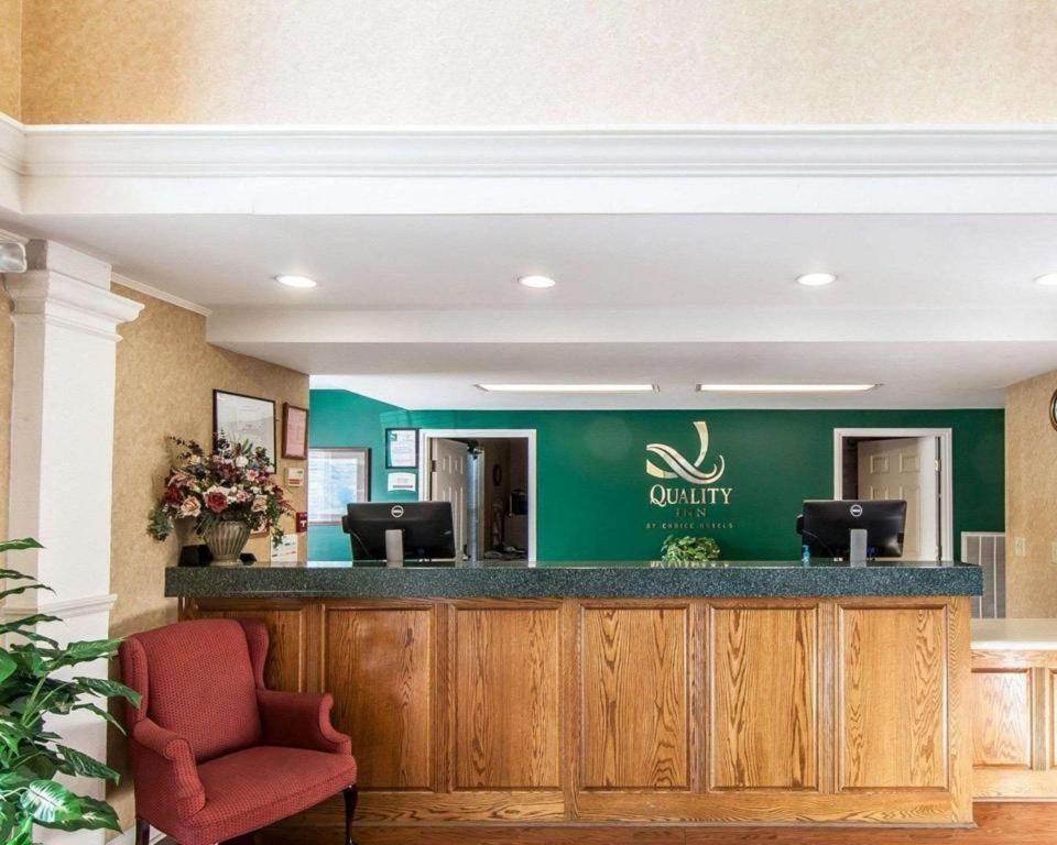 Quality Inn Oak Ridge Exterior photo