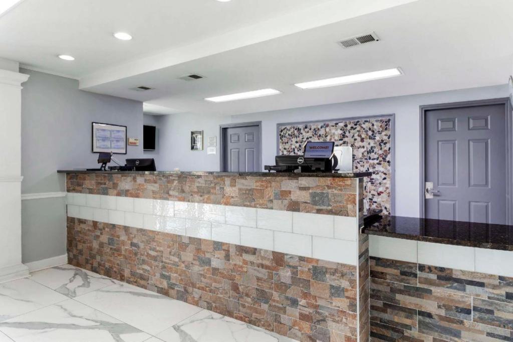 Quality Inn Oak Ridge Exterior photo
