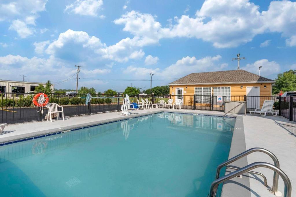 Quality Inn Oak Ridge Exterior photo